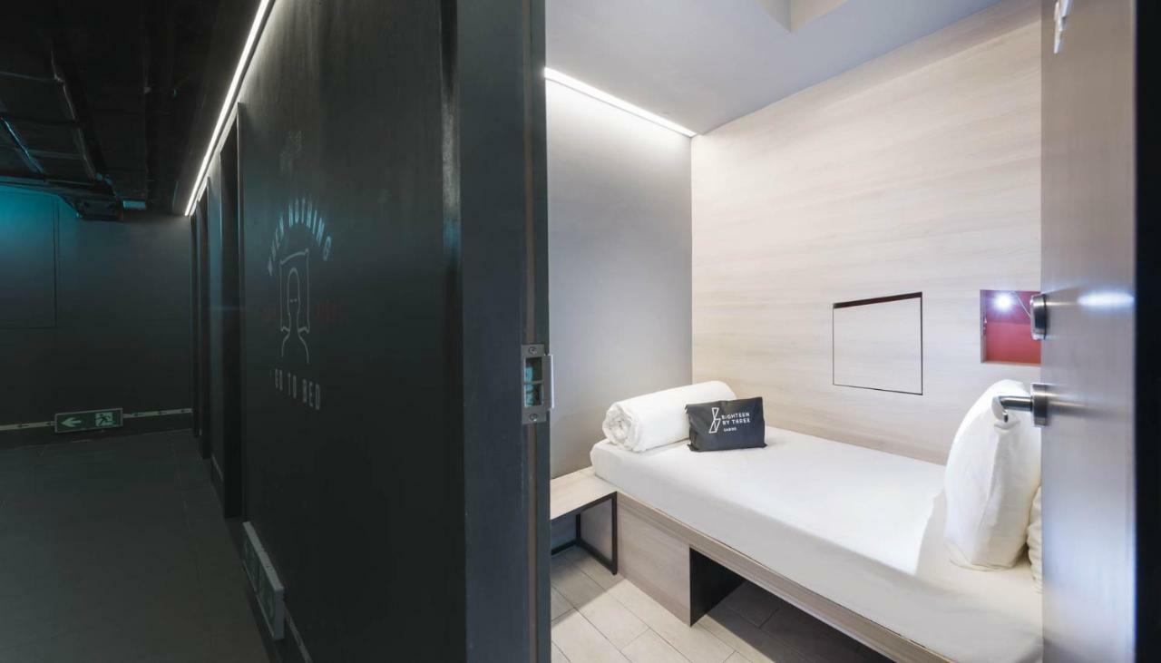 Capsulehotel Eighteen By Three